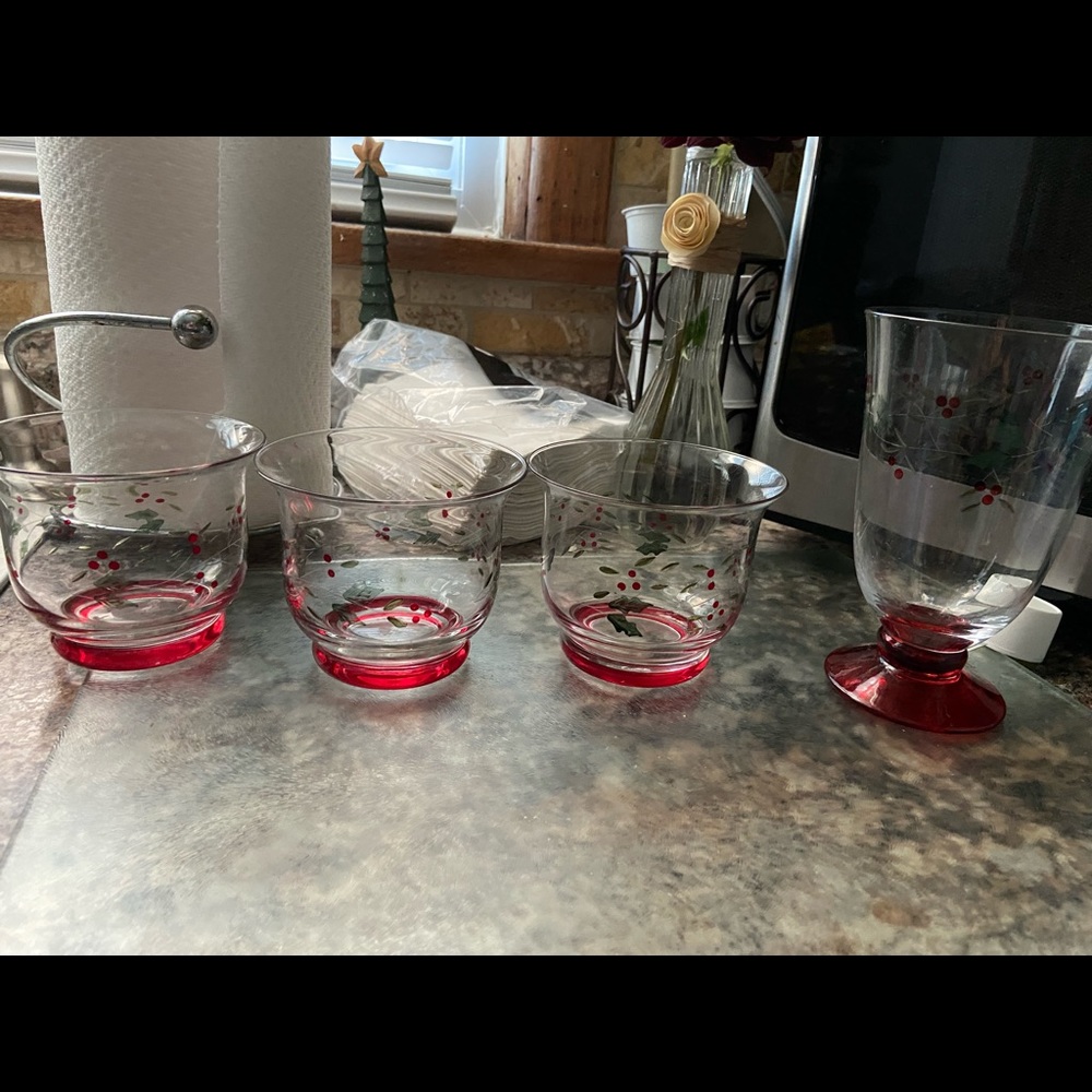 Winterberry glasses four of them